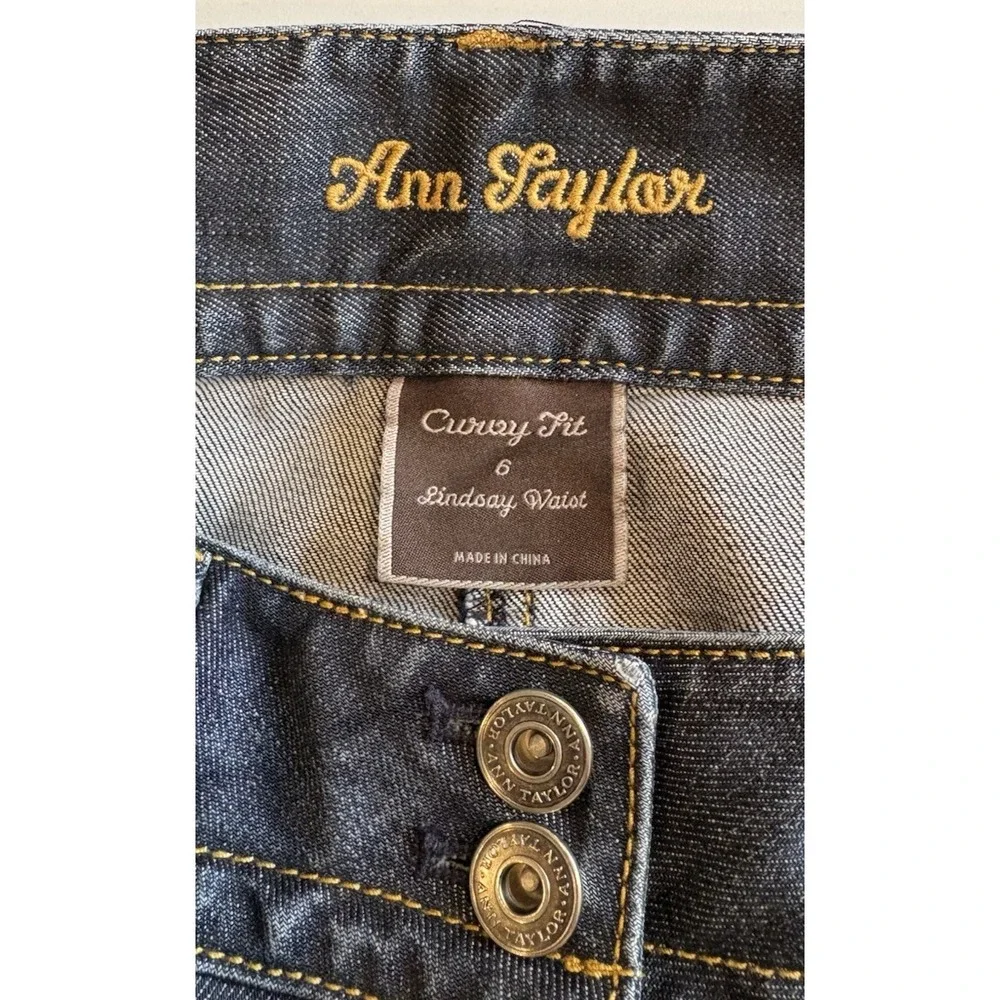 Ann Taylor Curvy Fit Jean Lindsay Size 6 Double Button Waist 20 in. Inseam Capri